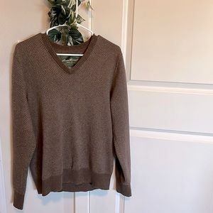 Eddie Bauer V neck sweater size medium in mens